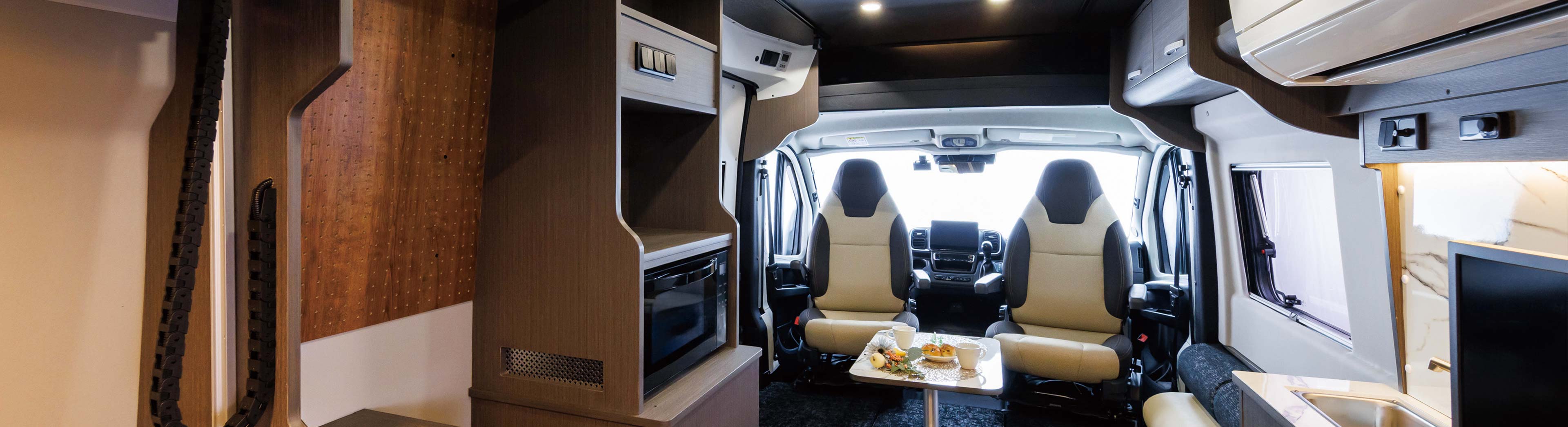 FIATDUCATOキャンピングカー「ジョカーレ」のカバー写真