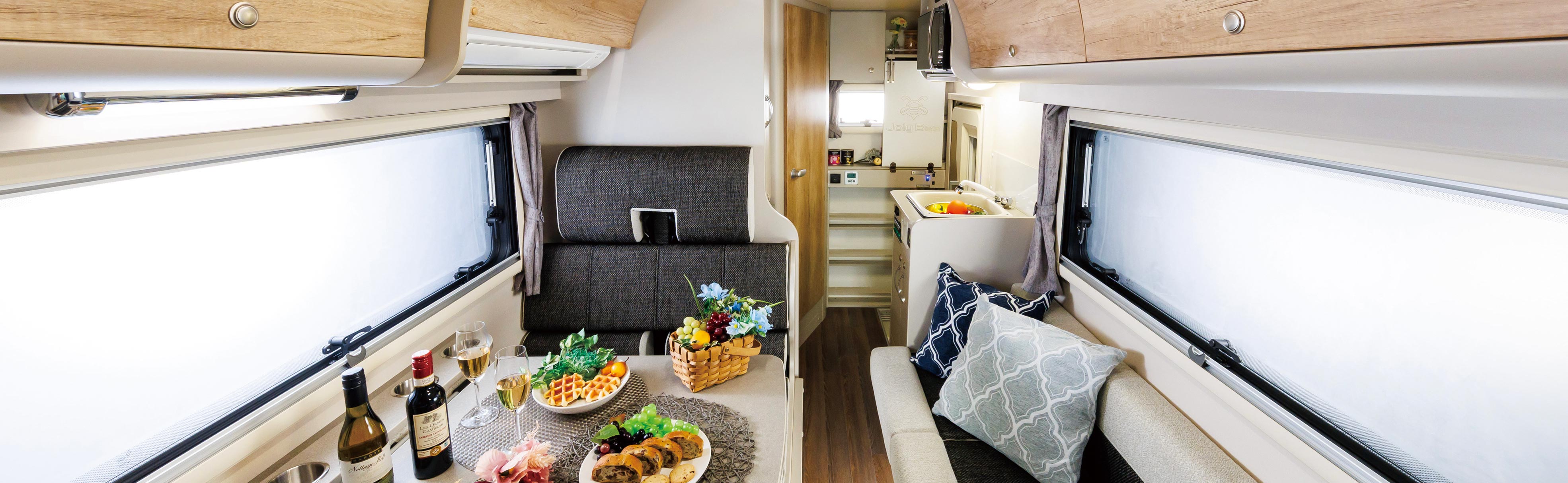 キャブコンキャンピングカージョリビー Type REのカバー写真